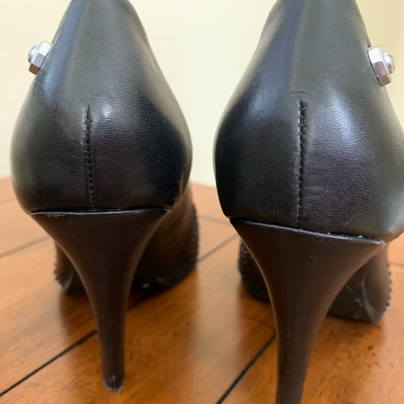 Black high heels - Picture 3 of 4